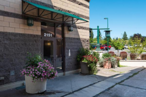 Luxurious 2 BR 2 Bath in Riverstone Condo for 6 guests